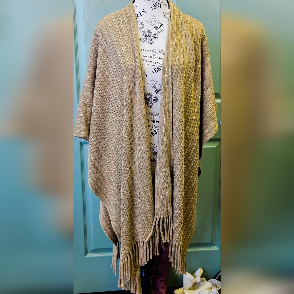 NWT JUST JAMIE SHIMMERING GOLD PONCHO SZ OS
